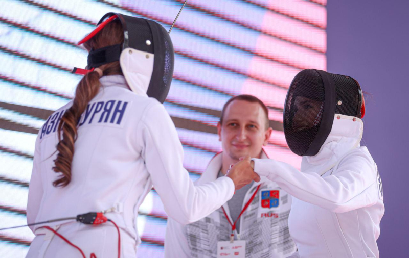 Дебют Загитовой в фехтовании. Какие виды спорта пробовали фигуристки