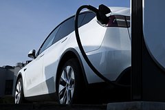 Tesla выпустит электрокар за три миллиона рублей