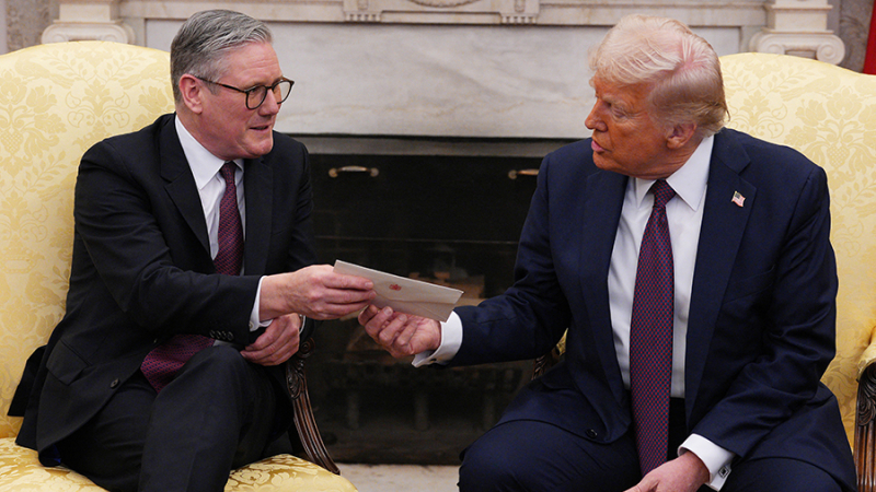 Стармер передал Трампу приглашение посетить Великобританию от короля Карла III
