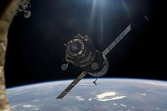 Российский экипаж МКС поздравил соотечественников с Днем космонавтики