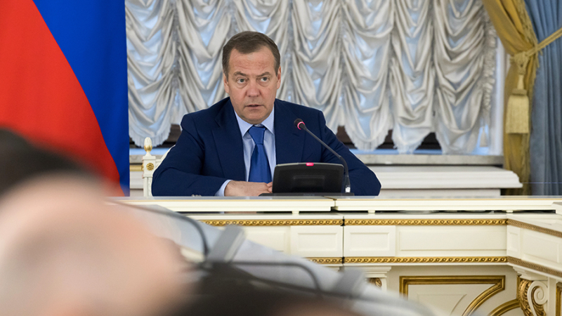 Медведев указал на важность гарантий при урегулировании конфликта на Украине