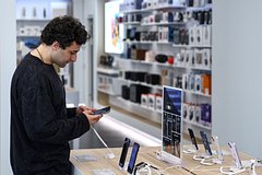 Топовый iPhone рекордно подешевел в России