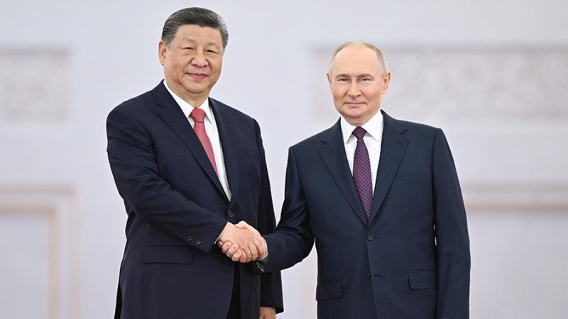 Путин поздравил председателя КНР Си Цзиньпина с днем рождения