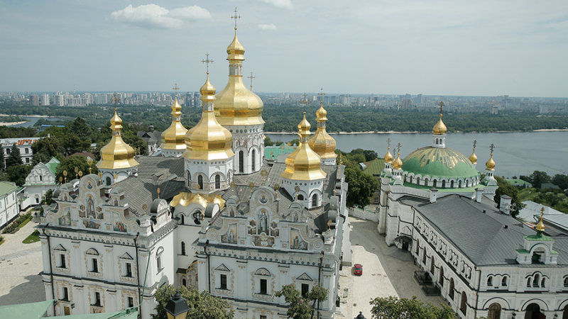 Сотрудники музея вынесли из Киево-Печерской лавры раки с мощами святых