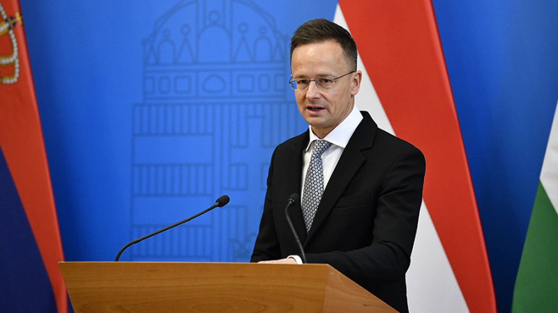 Сийярто указал на попытки ЕС запретить ему общаться с РФ и Белоруссией в ООН